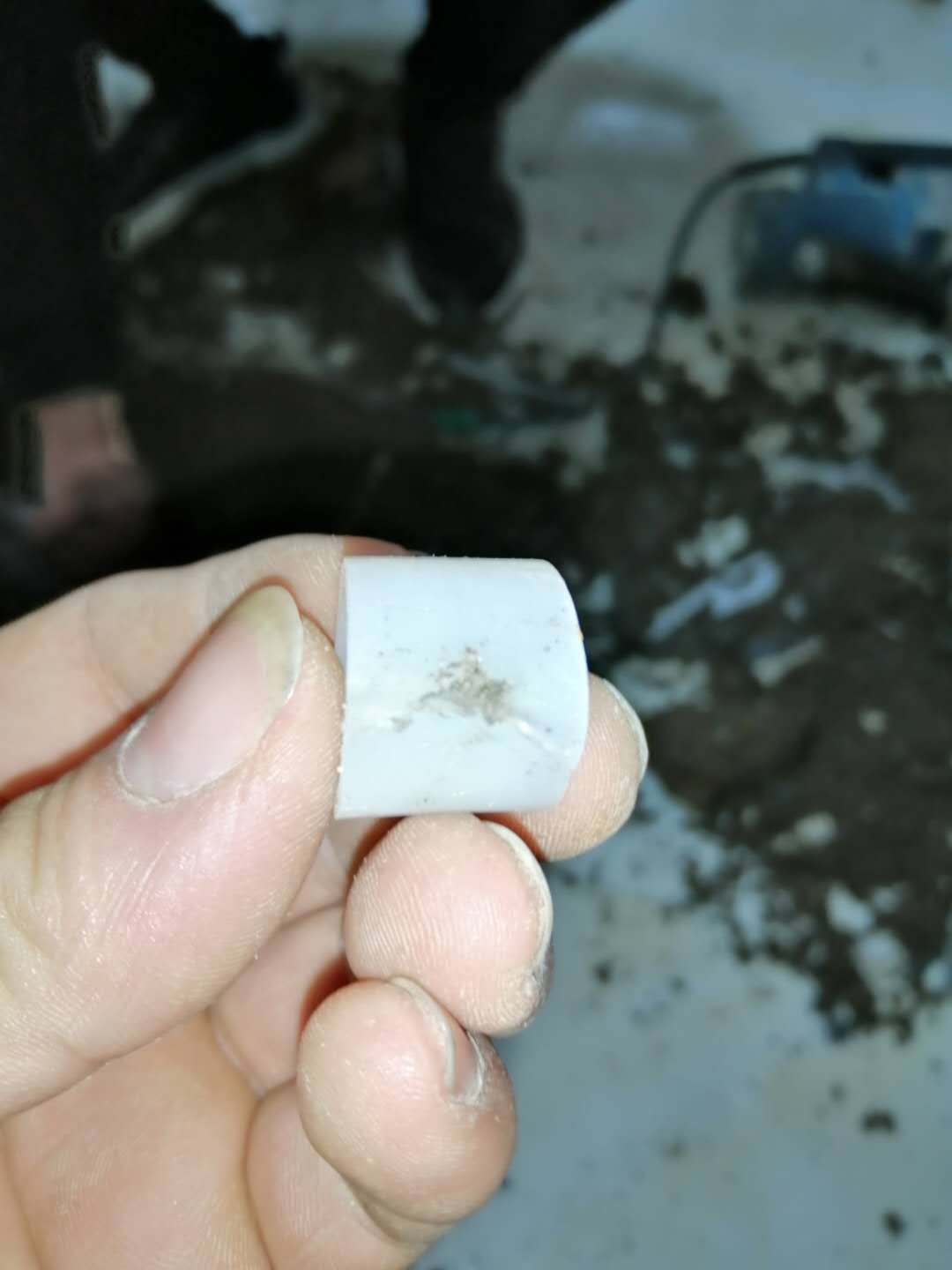 桑日家里地暖漏水了怎么办？